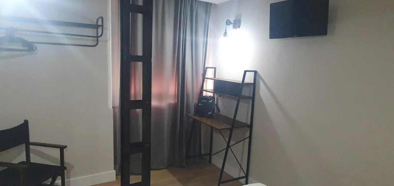 Hostal Fronton Alcobendas Exterior photo