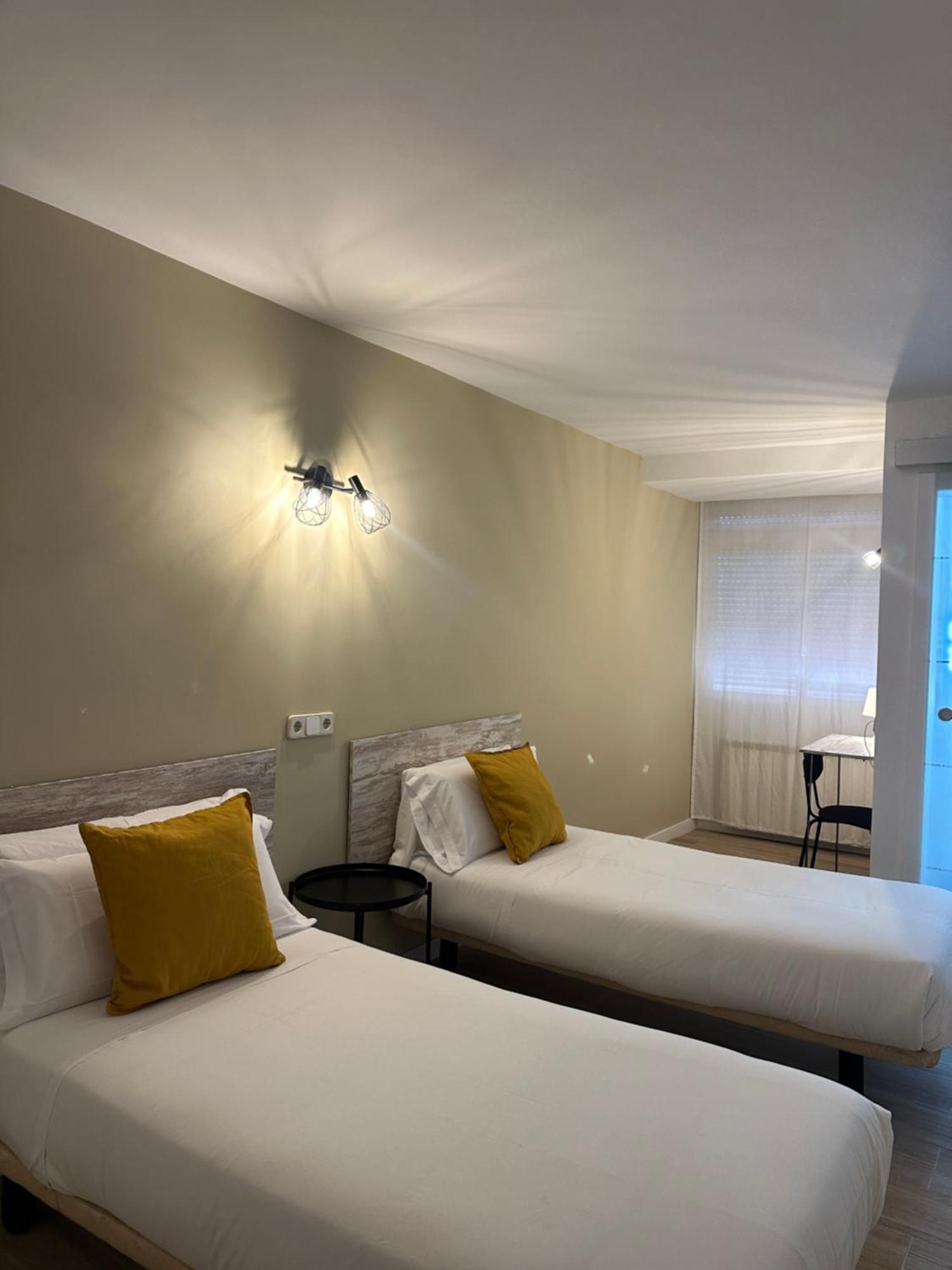 Hostal Fronton Alcobendas Exterior photo